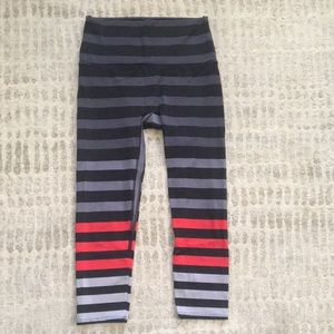 K-DEER - Striped Capri Leggings